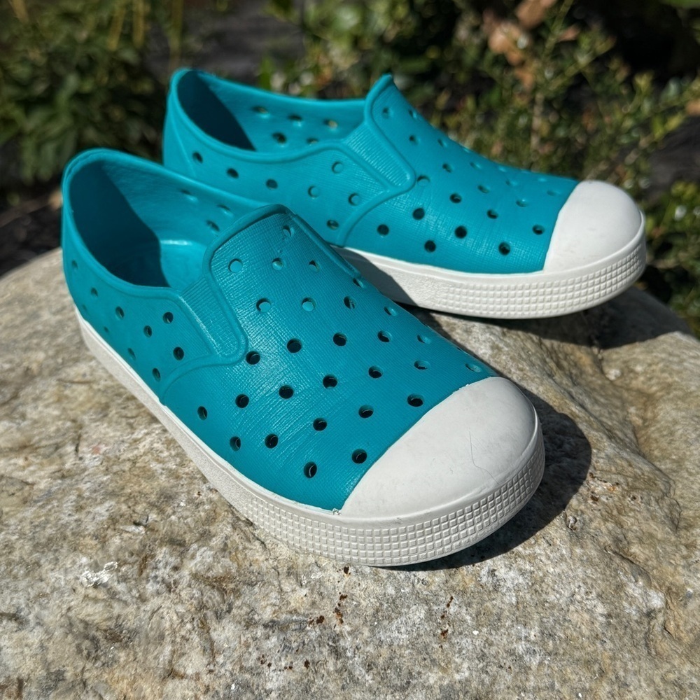 Old Navy Unisex Blue Slip-On Rubber Water Shoes Size 9 Casual Summer Vacation